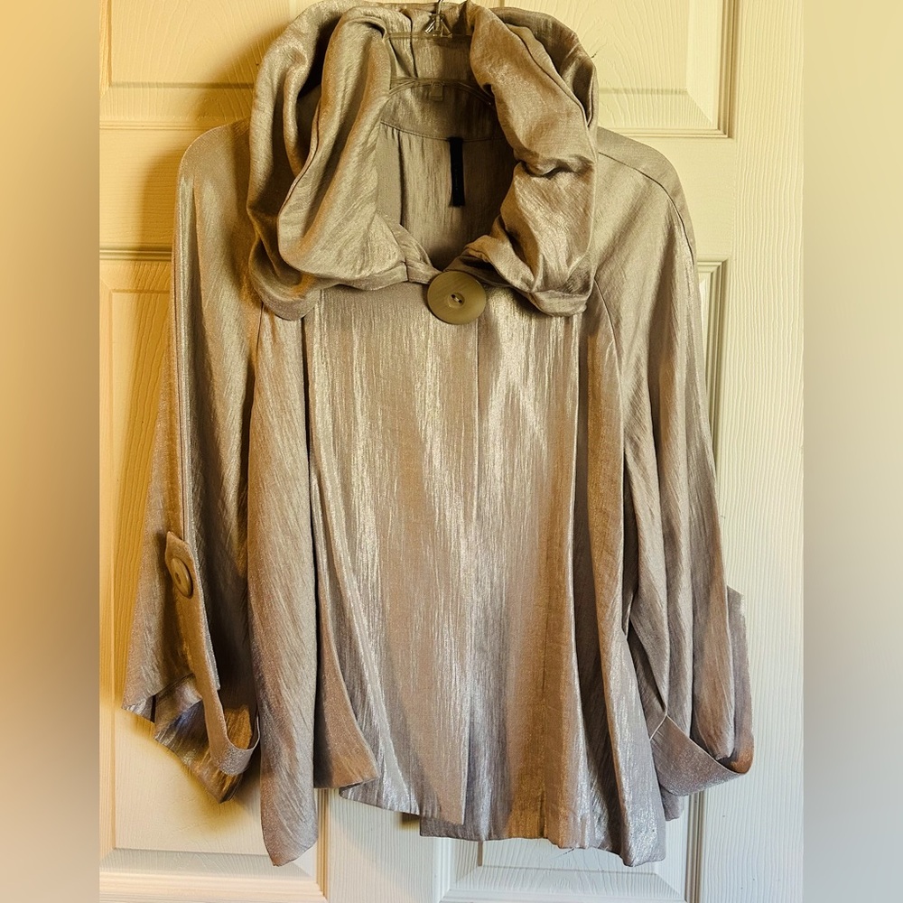 Elegant Cream Metallic Button-Up Jacket by IC Collection. Size M UA -UA 18 1/2
